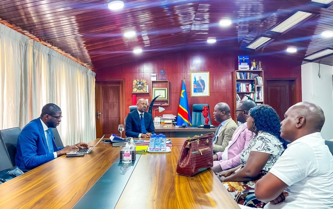 muyaya dans son cabinet